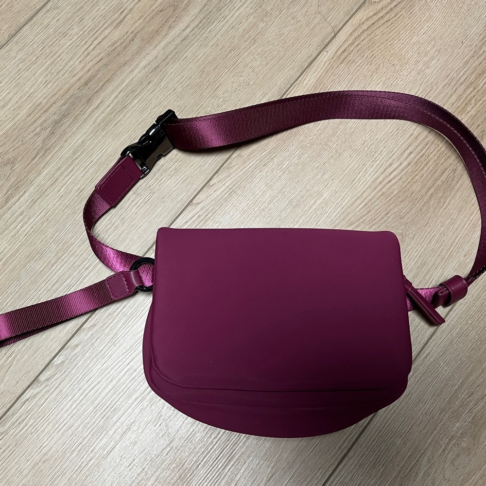 Chic Magenta Neoprene Crossbody Belt Bag Wristlet